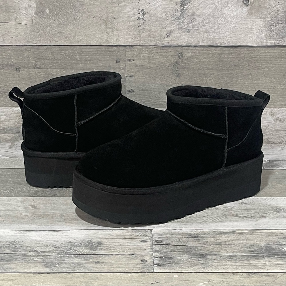 UGG CLASSIC ULTRA MINI PLATFORM BOOT - BLACK - SIZE - 9 .US WOMENS